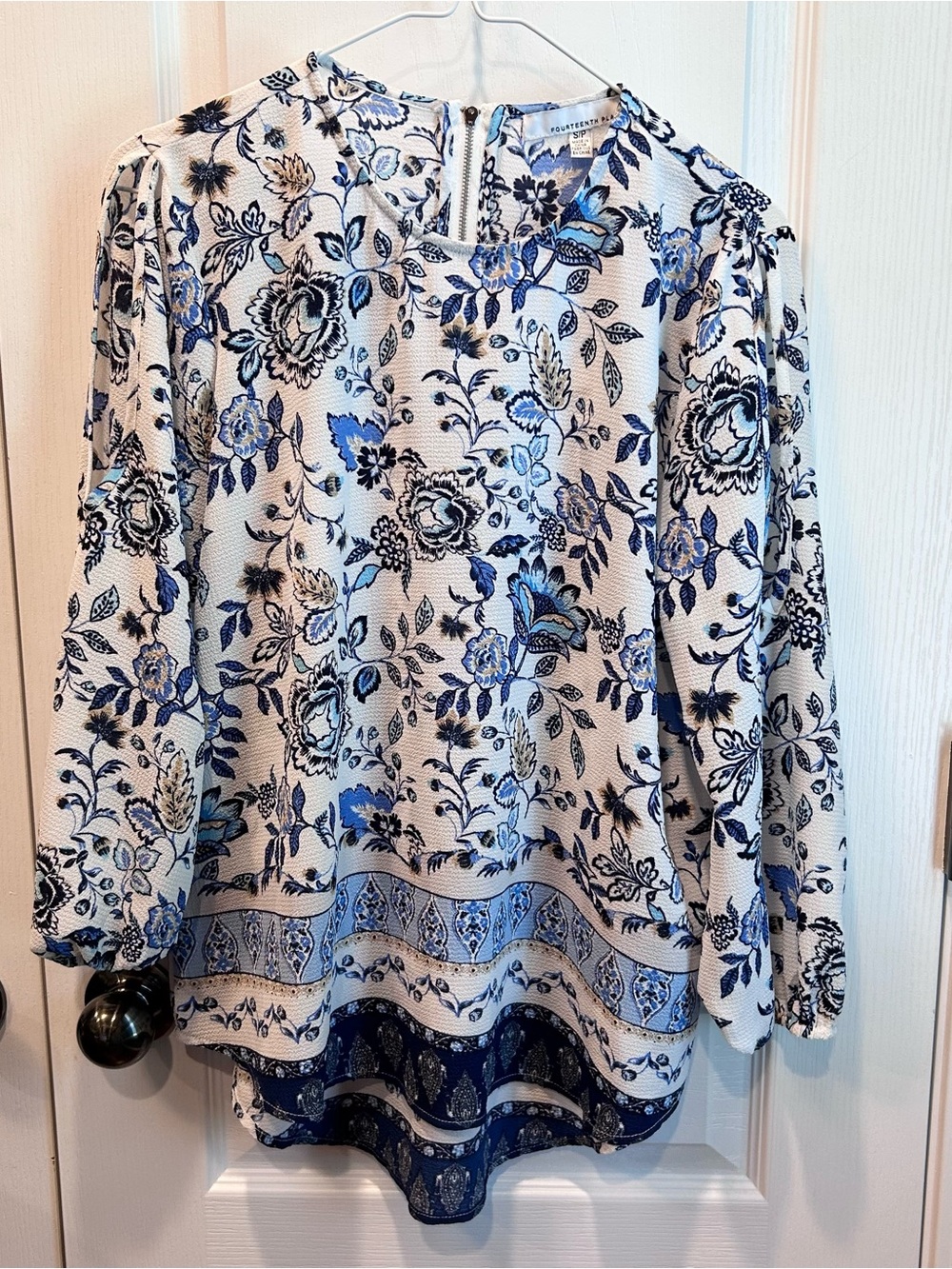 Fourteenth Place Women's 3/4 Balloon Keyhole Sleeve Back Zip Blue Floral SM Top